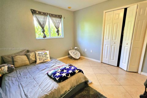 Villa ou maison à vendre à Lehigh Acres, Floride: 2 chambres № 1988054 - photo 18