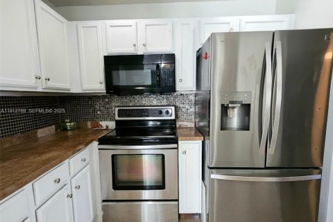 Villa ou maison à vendre à Lehigh Acres, Floride: 2 chambres № 1988054 - photo 2