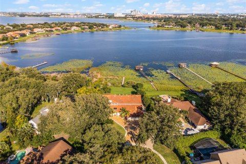 House in Orlando, Florida 6 bedrooms, 503.72 sq.m. № 2303254