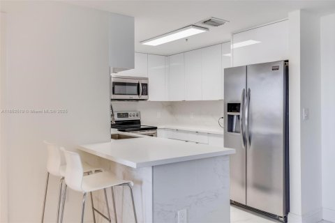 Copropriété à louer à Miami, Floride: 2 chambres, 86.4 m2 № 1872222 - photo 9