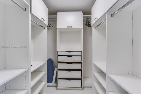 Copropriété à louer à Miami, Floride: 2 chambres, 86.4 m2 № 1872222 - photo 14