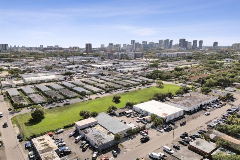 Commercial property in Fort Lauderdale, Florida № 1945434 - photo 13