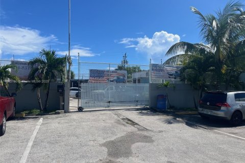 Commercial property in Fort Lauderdale, Florida № 1945434 - photo 3