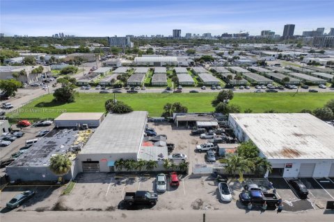 Commercial property in Fort Lauderdale, Florida № 1945434 - photo 10