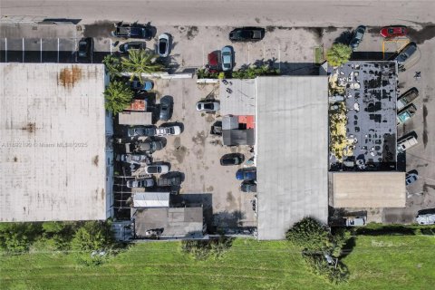 Commercial property in Fort Lauderdale, Florida № 1945434 - photo 14