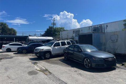 Commercial property in Fort Lauderdale, Florida № 1945434 - photo 6