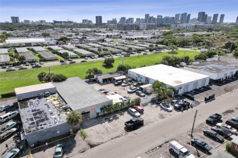 Commercial property in Fort Lauderdale, Florida № 1945434 - photo 9