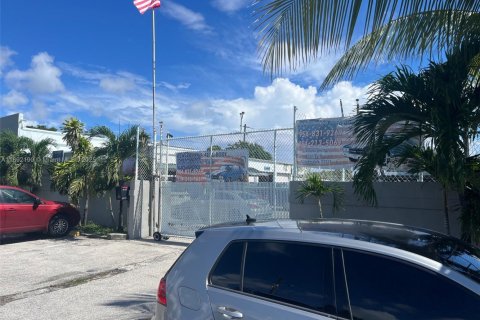 Commercial property in Fort Lauderdale, Florida № 1945434 - photo 4