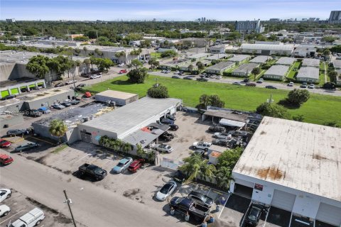 Commercial property in Fort Lauderdale, Florida № 1945434 - photo 11