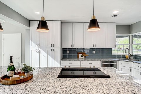 Casa en venta en Belle Isle, Florida, 3 dormitorios, 182.74 m2 № 1912130 - foto 6