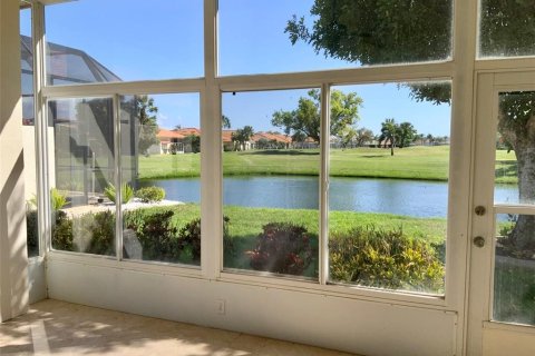 House in Bradenton, Florida 2 bedrooms, 165.37 sq.m. № 2093210 - photo 9