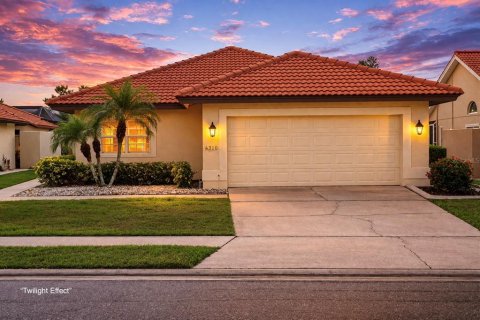 House in Bradenton, Florida 2 bedrooms, 165.37 sq.m. № 2093210