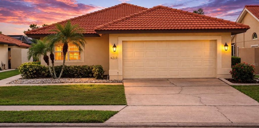 House in Bradenton, Florida 2 bedrooms, 165.37 sq.m. № 2093210