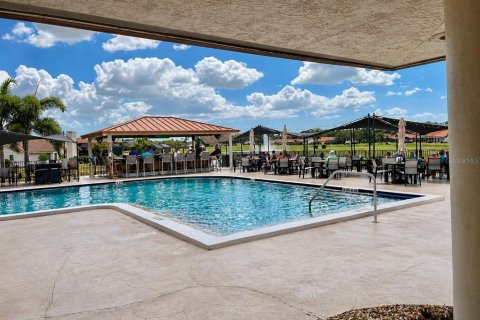 House in Bradenton, Florida 2 bedrooms, 165.37 sq.m. № 2093210 - photo 21