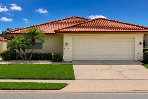 House in Bradenton, Florida 2 bedrooms, 165.37 sq.m. № 2093210 - photo 4