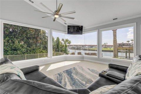 House in New Smyrna Beach, Florida 6 bedrooms, 386.85 sq.m. № 2203895 - photo 10