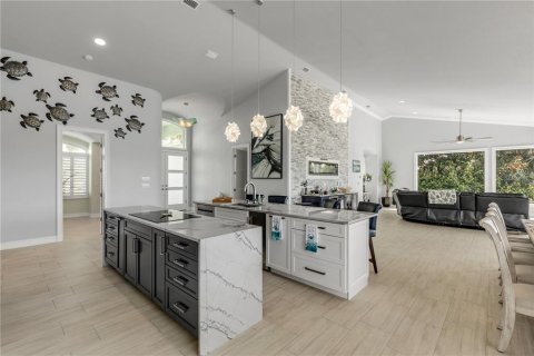 House in New Smyrna Beach, Florida 6 bedrooms, 386.85 sq.m. № 2203895 - photo 9