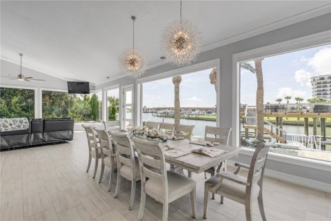 House in New Smyrna Beach, Florida 6 bedrooms, 386.85 sq.m. № 2203895 - photo 8