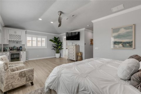House in New Smyrna Beach, Florida 6 bedrooms, 386.85 sq.m. № 2203895 - photo 11