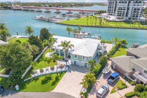 House in New Smyrna Beach, Florida 6 bedrooms, 386.85 sq.m. № 2203895