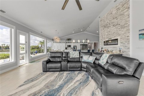 House in New Smyrna Beach, Florida 6 bedrooms, 386.85 sq.m. № 2203895 - photo 6