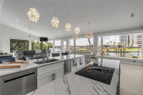 House in New Smyrna Beach, Florida 6 bedrooms, 386.85 sq.m. № 2203895 - photo 18