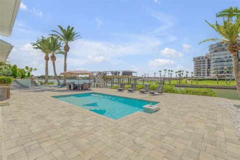 House in New Smyrna Beach, Florida 6 bedrooms, 386.85 sq.m. № 2203895 - photo 4