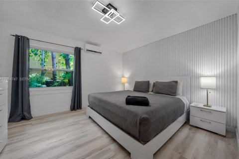 House in Hollywood, Florida 4 bedrooms, 199.28 sq.m. № 2068744 - photo 25