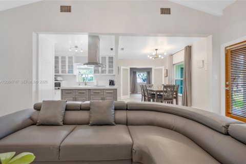 House in Hollywood, Florida 4 bedrooms, 199.28 sq.m. № 2068744 - photo 7