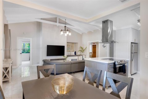 House in Hollywood, Florida 4 bedrooms, 199.28 sq.m. № 2068744 - photo 14