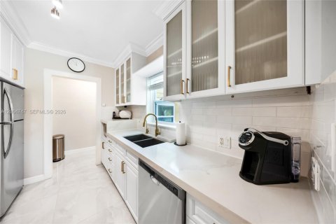 House in Hollywood, Florida 4 bedrooms, 199.28 sq.m. № 2068744 - photo 4