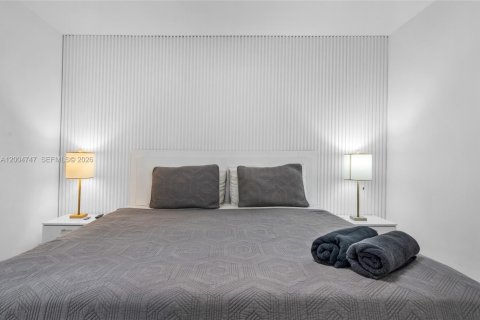 House in Hollywood, Florida 4 bedrooms, 199.28 sq.m. № 2068744 - photo 27