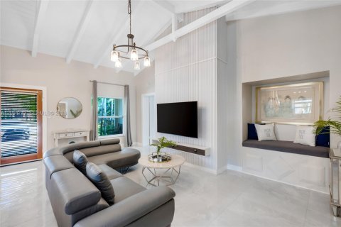 House in Hollywood, Florida 4 bedrooms, 199.28 sq.m. № 2068744 - photo 13