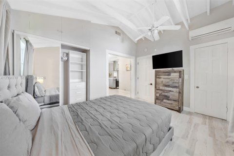 House in Hollywood, Florida 4 bedrooms, 199.28 sq.m. № 2068744 - photo 29