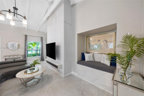 House in Hollywood, Florida 4 bedrooms, 199.28 sq.m. № 2068744 - photo 21