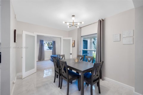 House in Hollywood, Florida 4 bedrooms, 199.28 sq.m. № 2068744 - photo 15