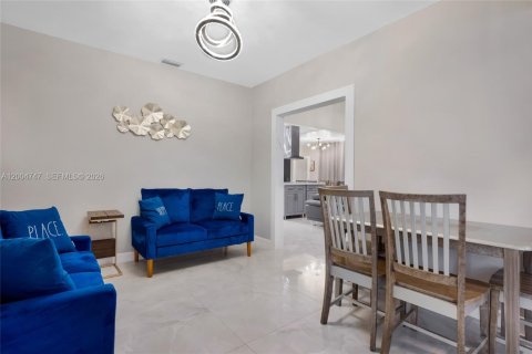 House in Hollywood, Florida 4 bedrooms, 199.28 sq.m. № 2068744 - photo 24