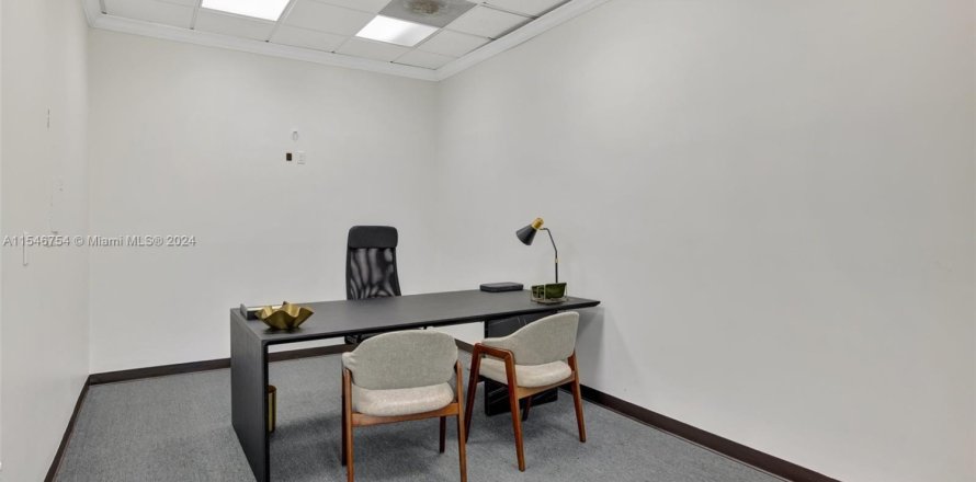 Bureau à Fort Lauderdale, Floride № 1050989