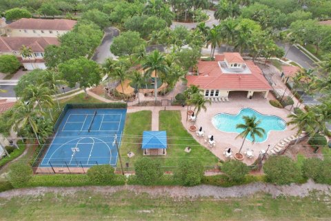 Снять в аренду таунхаус в Бойнтон-Бич, Флорида 3 спальни, 150.69м2, № 1225785 - фото 1