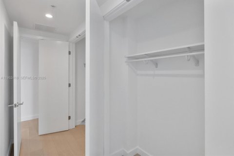 Condo in Bay Harbor Islands, Florida, 3 bedrooms  № 2009499 - photo 22