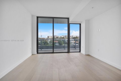 Condo in Bay Harbor Islands, Florida, 3 bedrooms  № 2009499 - photo 29