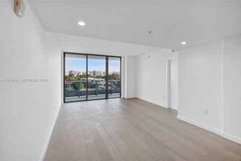 Condo in Bay Harbor Islands, Florida, 3 bedrooms  № 2009499 - photo 11