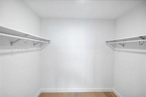 Condo in Bay Harbor Islands, Florida, 3 bedrooms  № 2009499 - photo 24