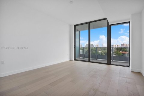 Condo in Bay Harbor Islands, Florida, 3 bedrooms  № 2009499 - photo 30