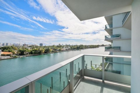 Condo in Bay Harbor Islands, Florida, 3 bedrooms  № 2009499 - photo 5