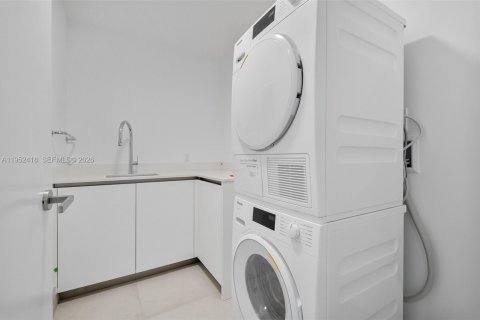 Condo in Bay Harbor Islands, Florida, 3 bedrooms  № 2009499 - photo 17