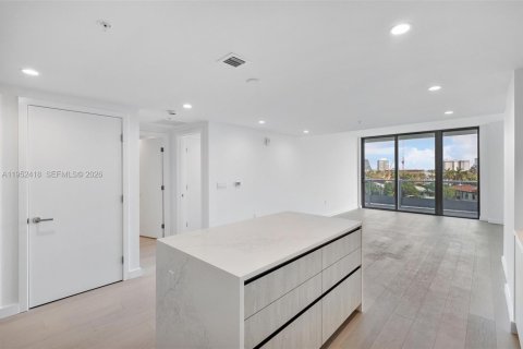 Condo in Bay Harbor Islands, Florida, 3 bedrooms  № 2009499 - photo 9