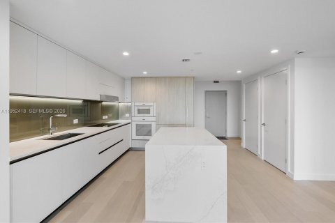 Condo in Bay Harbor Islands, Florida, 3 bedrooms  № 2009499 - photo 15