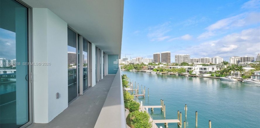 Condo in Bay Harbor Islands, Florida, 3 bedrooms  № 2009499