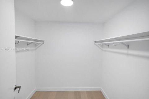 Condo in Bay Harbor Islands, Florida, 3 bedrooms  № 2009499 - photo 23